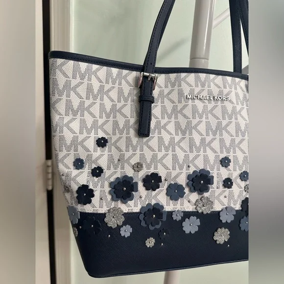 Michael Kors Navy and White Jet Set Medium Tote with Apliques - Picture 2 of 4